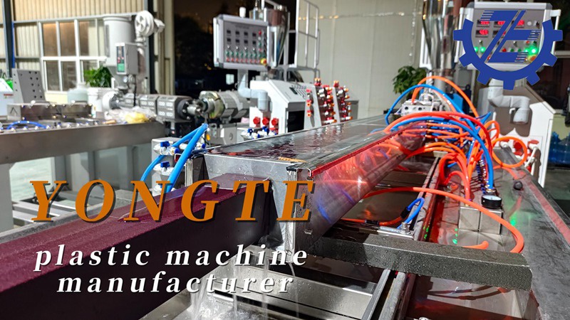 Yongte Plastic Machinery Holzplastikplatine Produktionslinie: Grüne Lösung für die Behandlung von Abfallgedruckten Leiterplatten