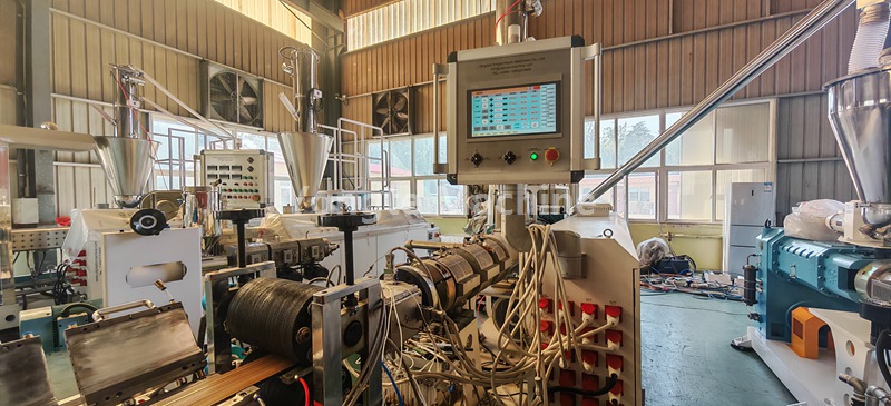 WPC-Profilmaschine für südafrikanischen Kunden getestet