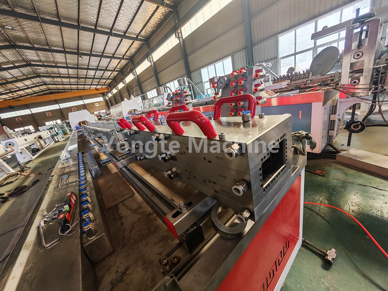 WPC-Türrahmen-Extrusionslinie für die Finish-Produktion für indische Kunden