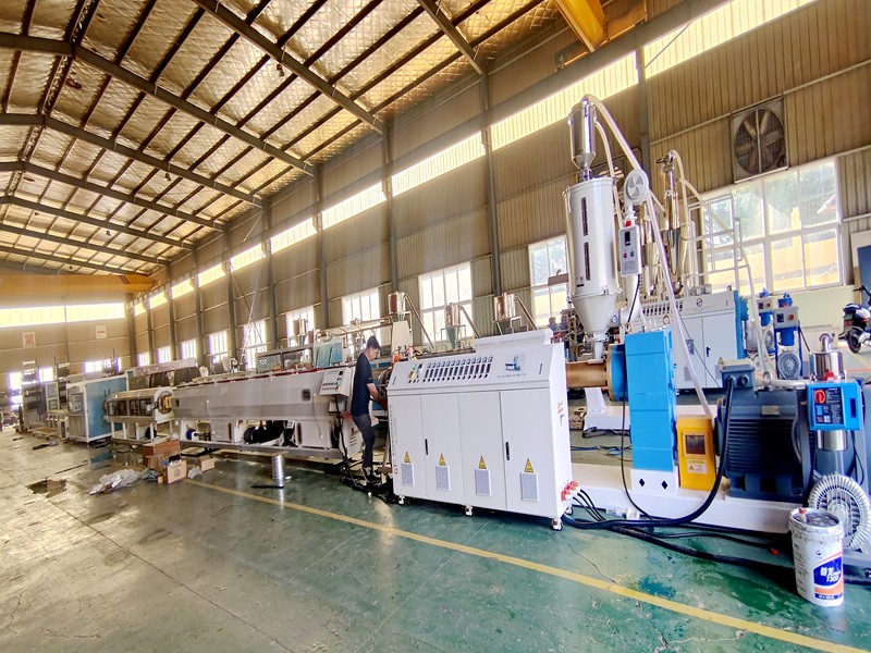 75-250 mm Hochgeschwindigkeits-PE-Rohr-Extrusionsausrüstung