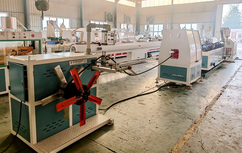 Maschine zur Herstellung durchlässiger Gummirohre