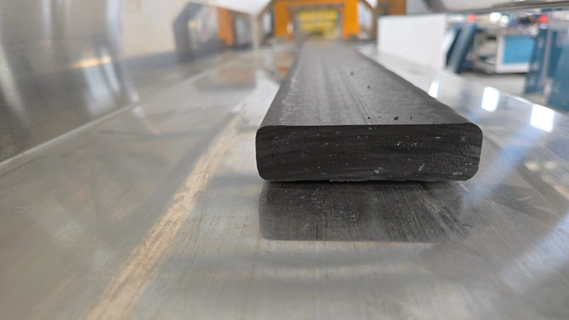 Maschine zur Herstellung von Kunststoff-Holzplatten