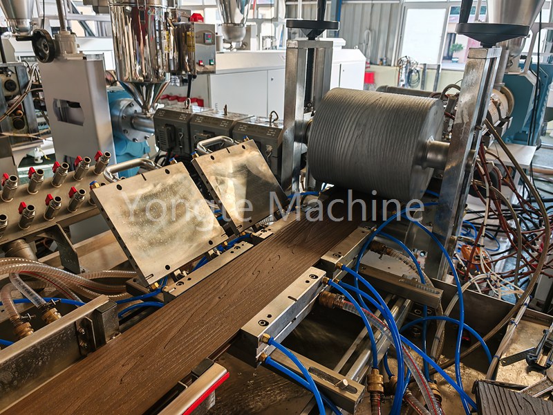 WPC Decking Online 3D -Prägemaschine