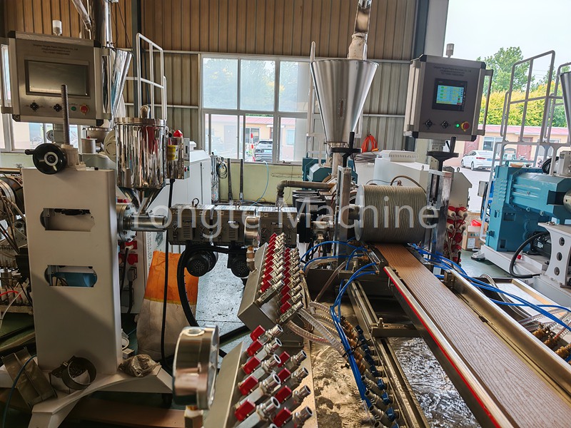WPC-Extrudermaschine