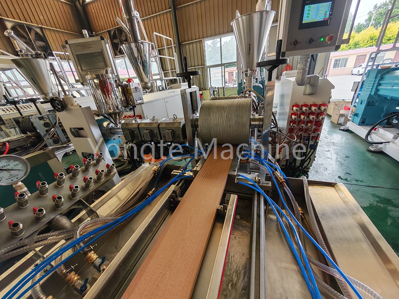 WPC-Profil-Coextrusionsmaschine