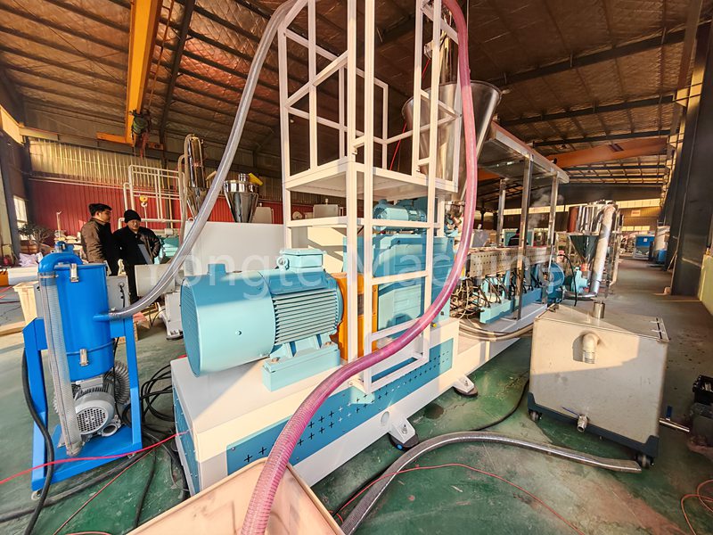 Yongte Upgrade WPC Granulator Machine wurde erfolgreich mit hoher Kapazität und geringem Stromverbrauch getestet