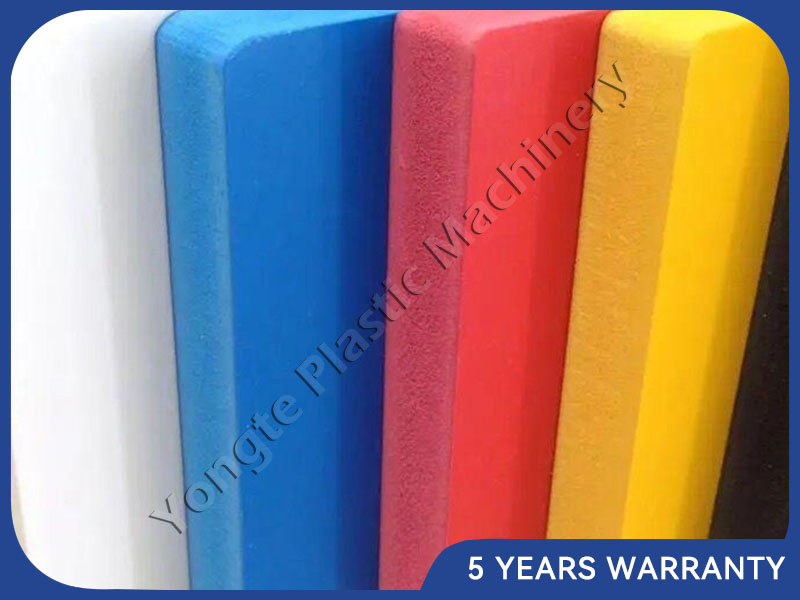 Yongte Plastic Machinery: Fahren Sie die Entwicklung der Produktionsausrüstung der Holzplastikplastikplatten und die Branche an.