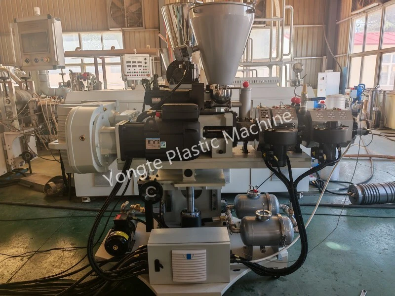 Der kleine konische Doppelschneckenextruder SJSZ35 hat die Produktion abgeschlossen