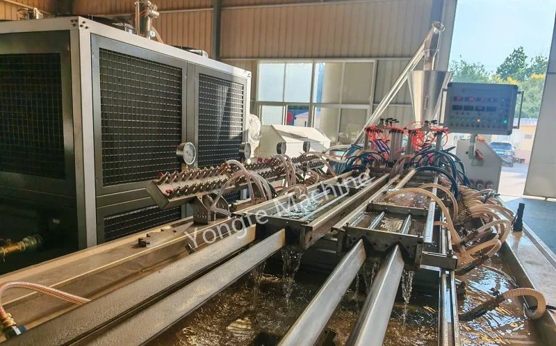 4-Kavitäten-Kunststoffprofilextrusionsmaschine besteht strengen 2-Stunden-Abnahmetest für kontinuierlichen stabilen Betrieb mit recycelten Verbundmaterialien