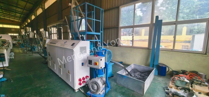 Hochleistungs-Holz-Kunststoff-Granulator für europäische Kunden