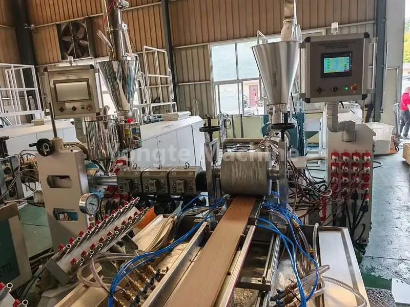 WPC-Terrassendielen-Produktionsmaschine