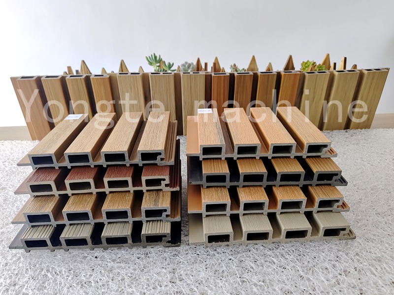 WPC -Extrusionsmaschine mit geriffelter Wandtafel
